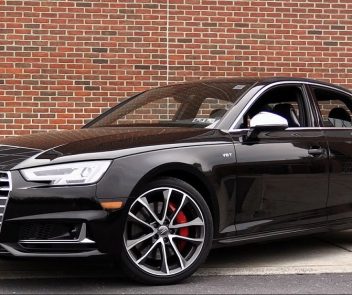 Audi Brilliant Black vs. Mythos Black