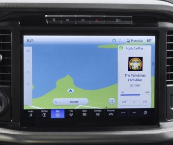 How to Clean Car Infotainment Screen