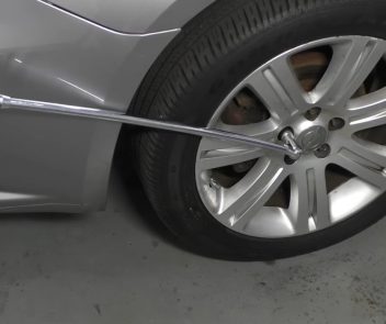 How to Loosen Lug Nuts That Are Stuck