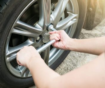 How to Loosen Wheel Nuts Clockwise