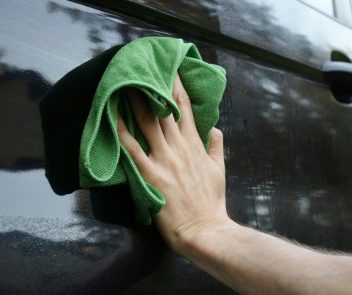 How to Remove Old Wax from Car Surfaces