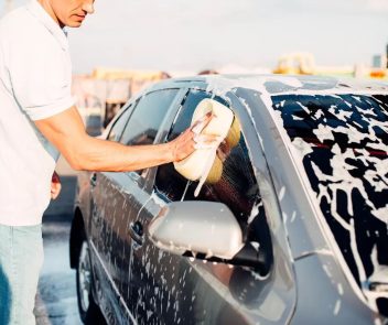 Can you wash car with dish detergent